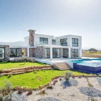 Luxury beachfront villa 5+1